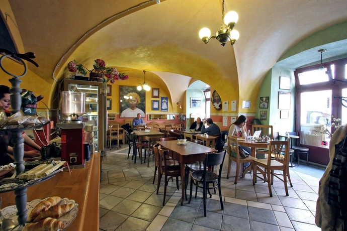 Imagen del bar/restaurante del Hotel Chateau 9 Apartments By Adrez Living. Foto 3