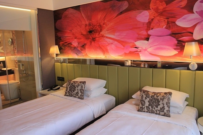 Imagen de la habitación del Hotel Chateau Beach Resort. Foto 11