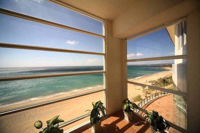 Imagen de los interiores del Hotel Chateau Beach Resort. Foto 17