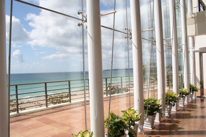 Imagen de los interiores del Hotel Chateau Beach Resort. Foto 18