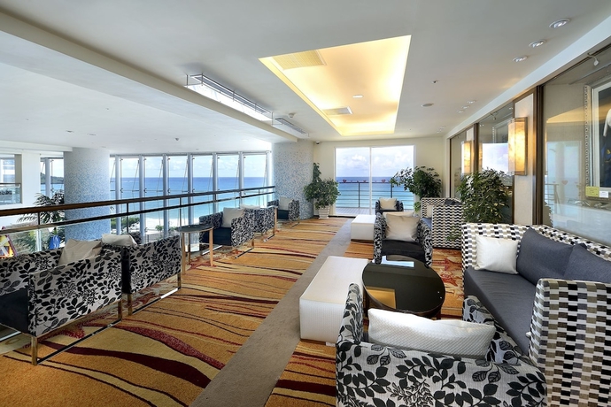 Imagen del bar/restaurante del Hotel Chateau Beach Resort. Foto 2