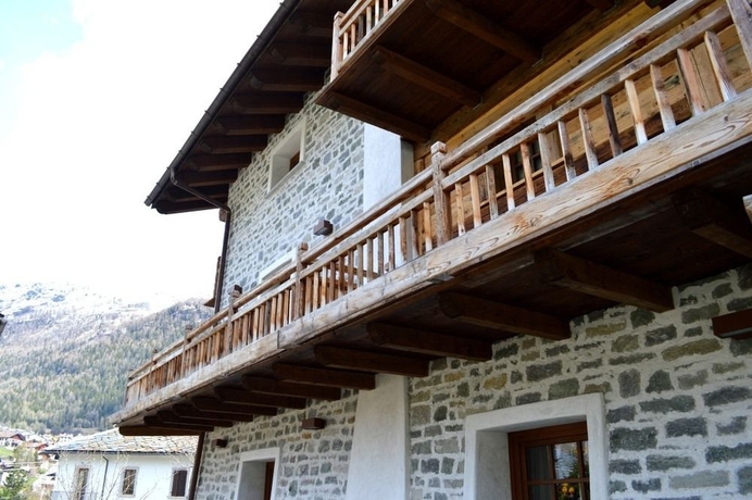 Imagen de los exteriores del Hotel Chateau Blanc. Foto 10
