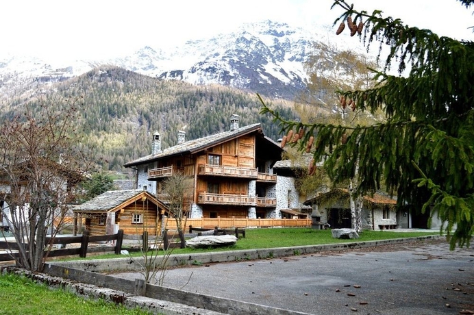 Imagen de los exteriores del Hotel Chateau Blanc. Foto 11