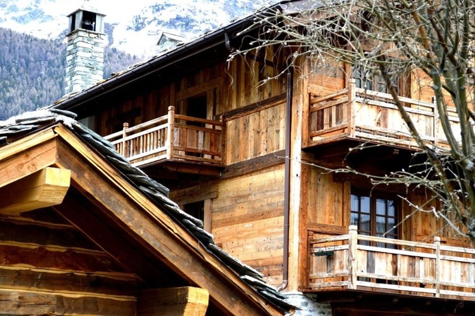 Imagen de los exteriores del Hotel Chateau Blanc. Foto 12