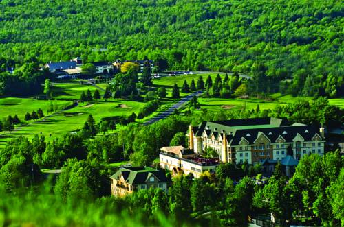 Imagen de la habitación del Hotel Chateau Bromont. Foto 2