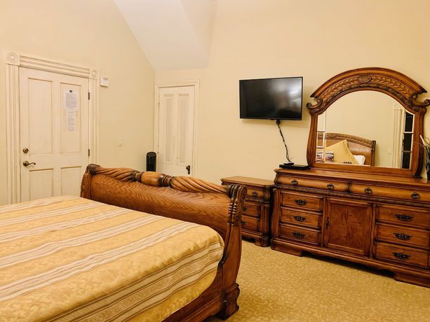 Imagen de la habitación del Hotel Chateau Coralini. Foto 4