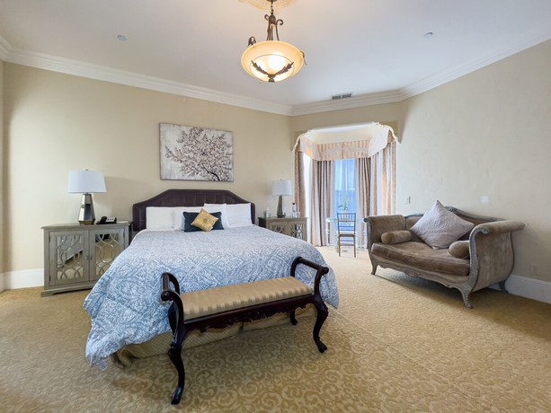 Imagen de la habitación del Hotel Chateau Coralini. Foto 6