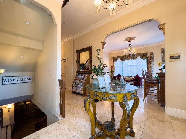 Imagen de los interiores del Hotel Chateau Coralini. Foto 19