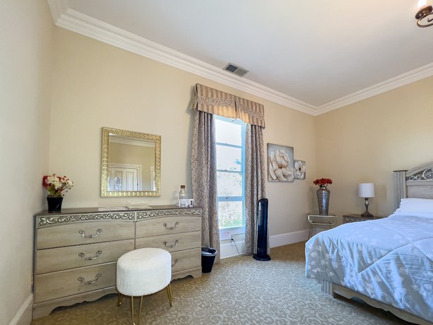 Imagen de la habitación del Hotel Chateau Coralini. Foto 15