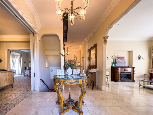 Imagen de los interiores del Hotel Chateau Coralini. Foto 20