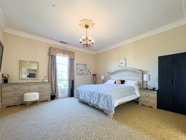 Imagen de la habitación del Hotel Chateau Coralini. Foto 18