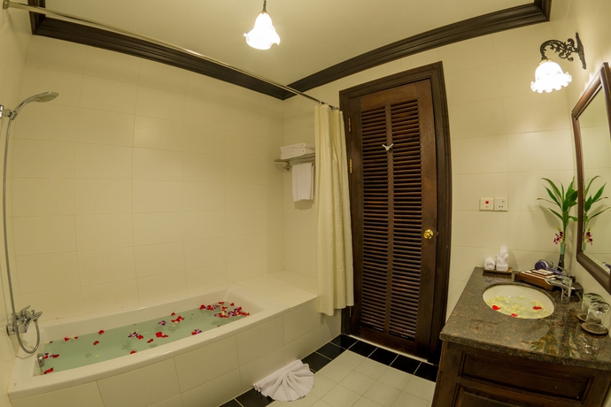 Imagen de la habitación del Hotel Chateau D'angkor La Residence. Foto 9