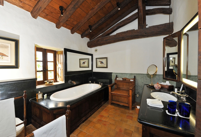 Imagen de la habitación del Hotel Chateau De Bagnols. Foto 7