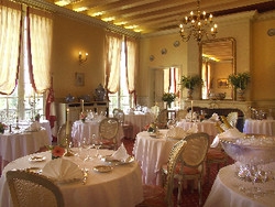 Imagen del bar/restaurante del Hotel Chateau De Beaulieu. Foto 8