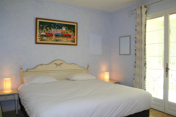 Imagen de la habitación del Hotel Chateau De Challanges. Foto 2