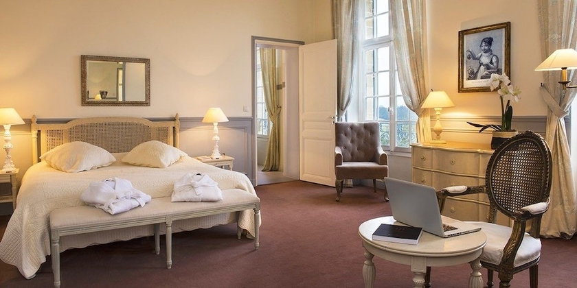 Imagen de la habitación del Hotel Chateau De Lhermitage. Foto 4