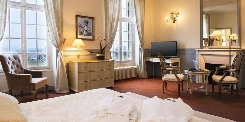 Imagen de la habitación del Hotel Chateau De Lhermitage. Foto 5
