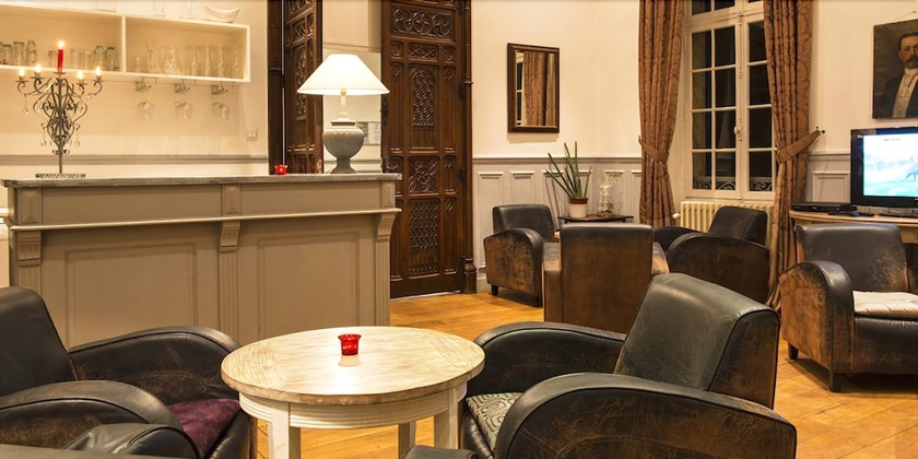 Imagen del bar/restaurante del Hotel Chateau De Lhermitage. Foto 3