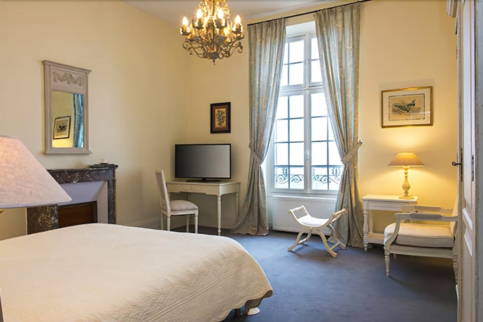Imagen de la habitación del Hotel Chateau De Lhermitage. Foto 11