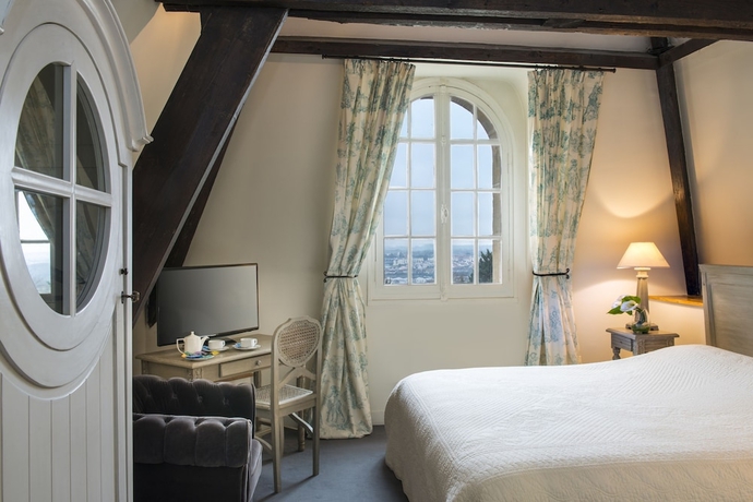 Imagen de la habitación del Hotel Chateau De Lhermitage. Foto 19