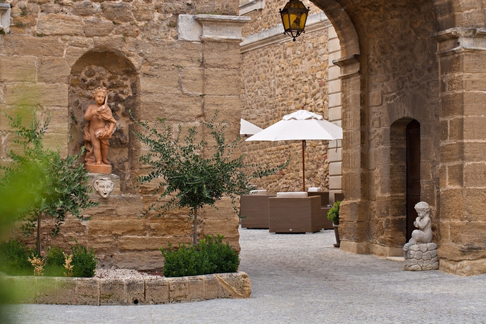 Imagen de los interiores del Hotel Chateau De Rochegude. Foto 9