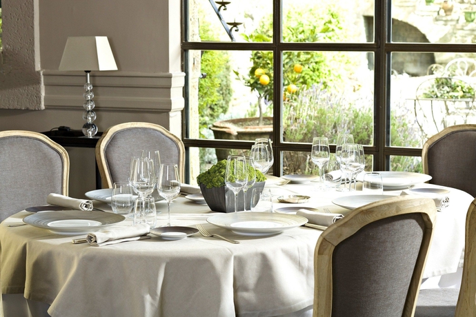 Imagen del bar/restaurante del Hotel Chateau De Rochegude. Foto 4