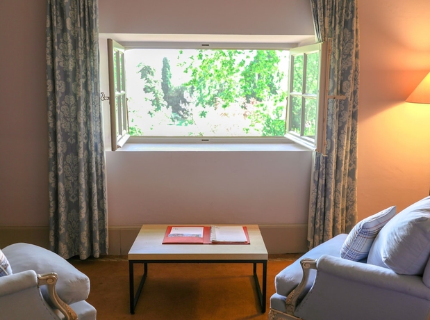 Imagen de la habitación del Hotel Chateau De Roussan. Foto 13