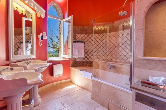 Imagen de la habitación del Hotel Chateau Des Fines Roches. Foto 3