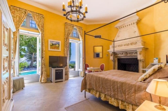 Imagen de la habitación del Hotel Chateau Des Fines Roches. Foto 11