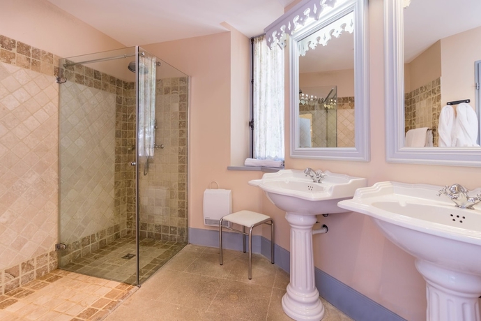 Imagen de la habitación del Hotel Chateau Des Fines Roches. Foto 15