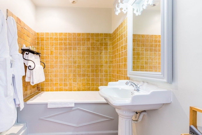 Imagen de la habitación del Hotel Chateau Des Fines Roches. Foto 17