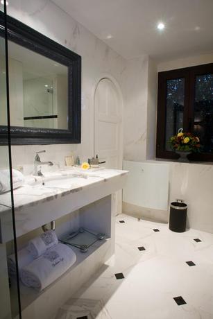 Imagen de la habitación del Hotel Chateau Eza. Foto 3