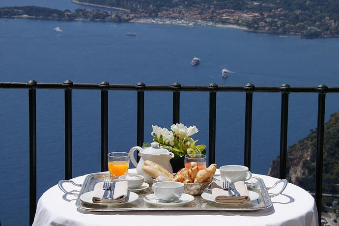 Imagen del bar/restaurante del Hotel Chateau Eza. Foto 2