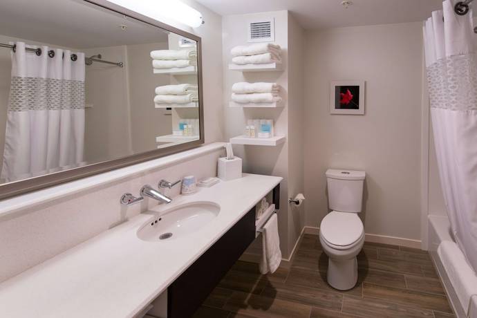 Imagen de la habitación del Hotel Chateau Fredericton, Trademark Collection by Wyndham. Foto 9