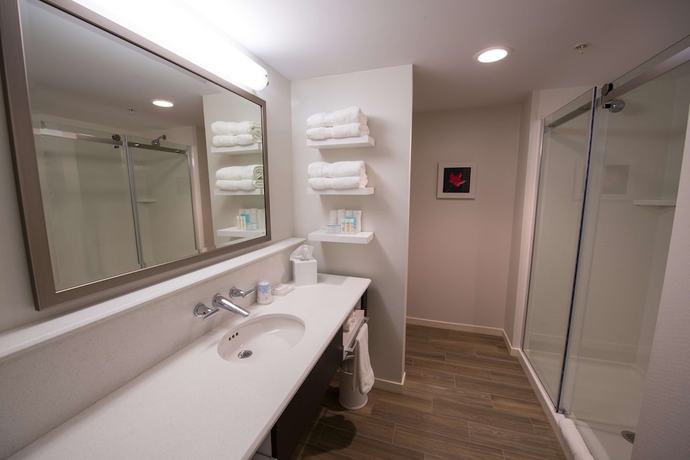Imagen de la habitación del Hotel Chateau Fredericton, Trademark Collection by Wyndham. Foto 12