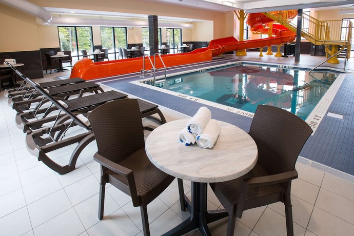 Imagen de la piscina del Hotel Chateau Fredericton, Trademark Collection by Wyndham. Foto 20