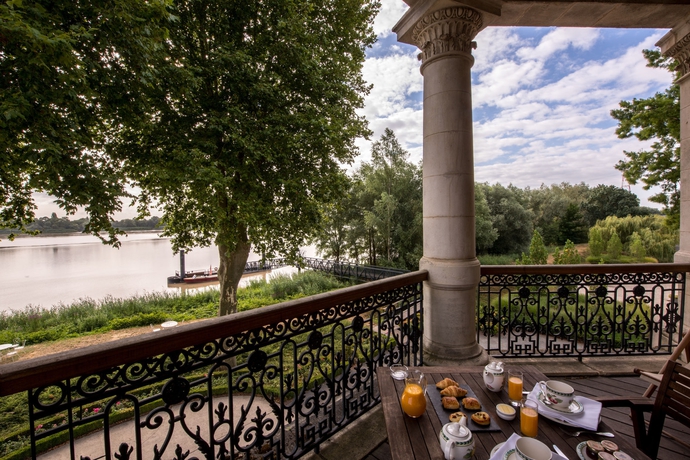 Imagen de los exteriores del Hotel Chateau Grattequina. Foto 10