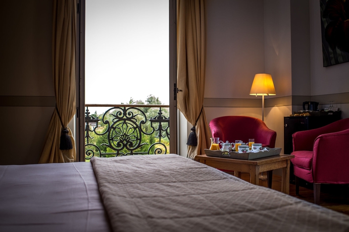 Imagen de la habitación del Hotel Chateau Grattequina. Foto 3