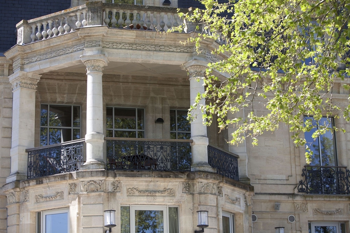 Imagen de los exteriores del Hotel Chateau Grattequina. Foto 11