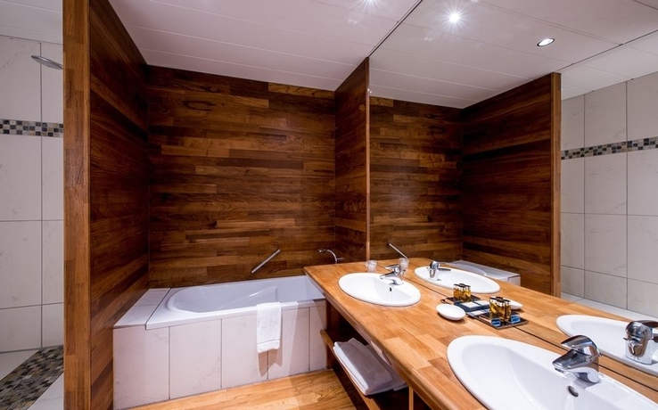 Imagen de la habitación del Hotel Chateau Grattequina. Foto 5