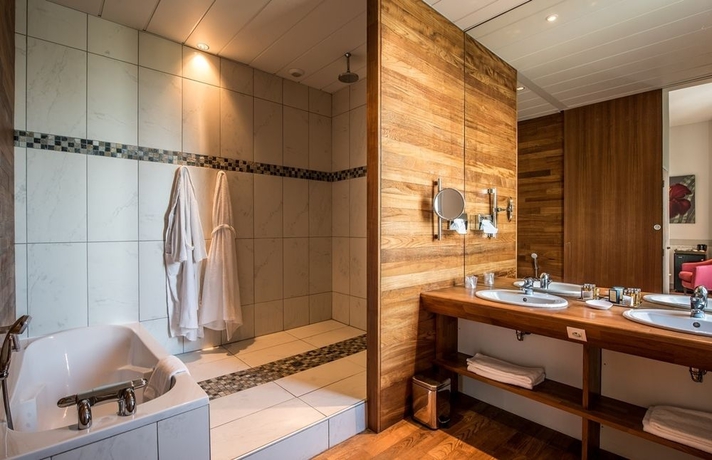 Imagen de la habitación del Hotel Chateau Grattequina. Foto 6