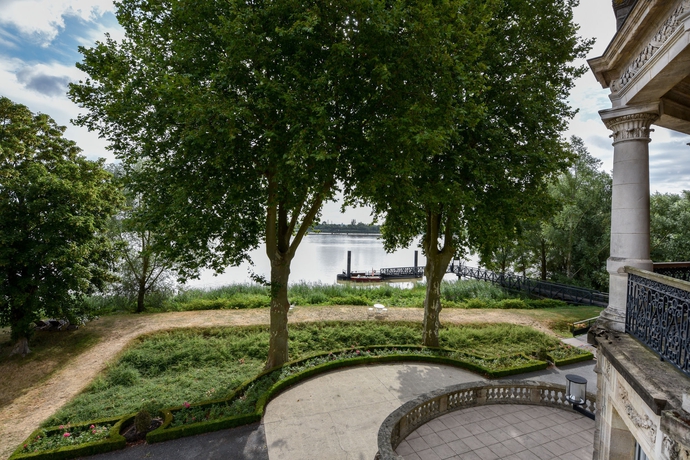 Imagen de los exteriores del Hotel Chateau Grattequina. Foto 13