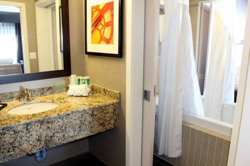 Imagen de la habitación del Hotel Chateau Inn & Suites Bonnyville. Foto 3