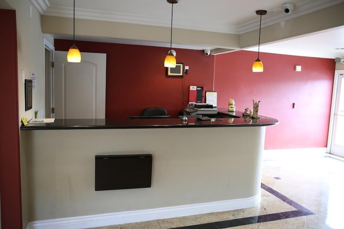 Imagen de los interiores del Hotel Chateau Inn and Suites. Foto 19