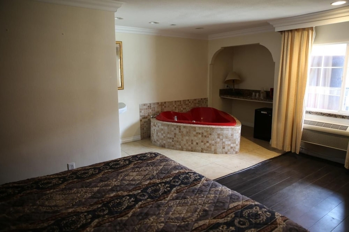 Imagen de la habitación del Hotel Chateau Inn and Suites. Foto 4