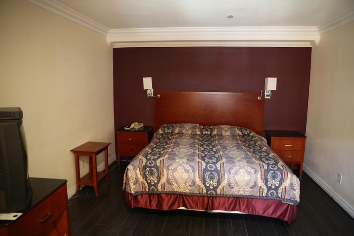 Imagen de la habitación del Hotel Chateau Inn and Suites. Foto 5