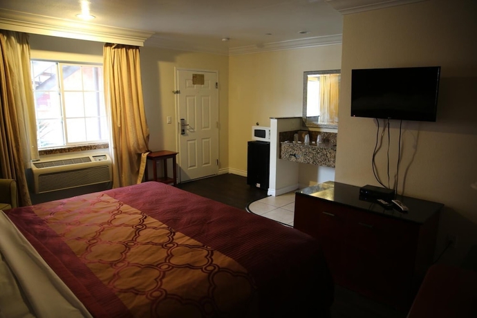 Imagen de la habitación del Hotel Chateau Inn and Suites. Foto 8