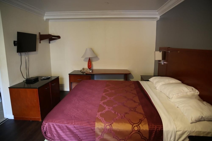 Imagen de la habitación del Hotel Chateau Inn and Suites. Foto 9