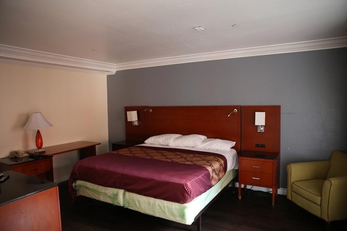 Imagen de la habitación del Hotel Chateau Inn and Suites. Foto 11