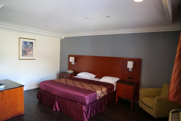 Imagen de la habitación del Hotel Chateau Inn and Suites. Foto 14